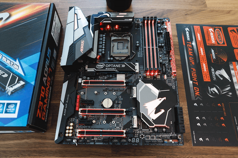 Z370 AORUS Gaming 7-OP motherboard sticker and color box on the table